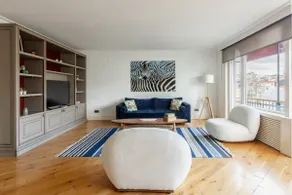 Luxury Modern 3Bed25Bath Central Bright Pad #375 - Image 2