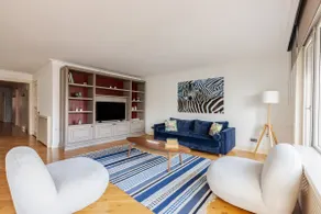 Luxury Modern 3Bed25Bath Central Bright Pad #375 - Image 3