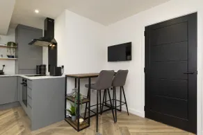 Flat in Royston Town Centre - Image 4