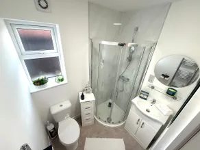 Elegant 1 Bed 1 Bath Apartment | London | Central. - Image 5