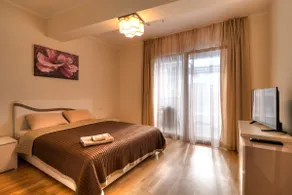 Superior Three-Bedroom Apartment with Sea View - Image 4