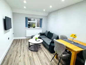 Stylish apt near Birmingham - Image 5