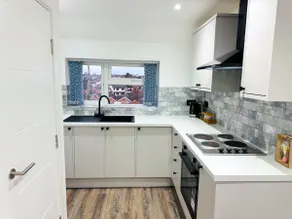 Stylish apt near Birmingham - Image 4