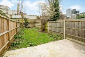 Stunning 1 Bed Luxury London Garden Apartment - Image 4