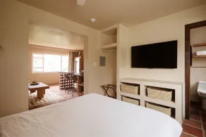 Modern One-Bedroom Apartment - Image 2