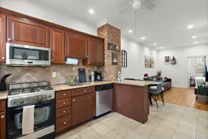 Stylish Modern 2 BR Apartment/NYC Theme/WIFI/Path - Image 5