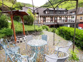 Vacation home with up to 8 bedrooms, quiet location - Image 4