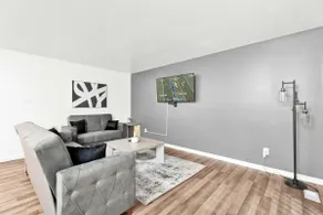 Stylish Loft in Shelby Twp | Stony Creek Close - Image 5