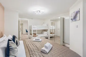 Modern 2 Bed Gem Southend on Sea Free parking - Image 3