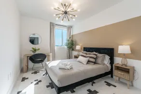 {Luxe Penthouse} ~ Beach ~ Pool ~ Gym ~ Sleeps 5 - Image 3