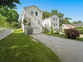 Family Home by Narragansett Beaches, Walk to Town - Image 4