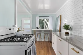 Modern 1 Bedroom Beach Sanctuary - Image 4