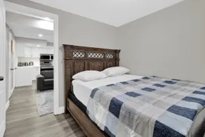 New and Cozy Ancaster Hamilton Apartment - Image 5