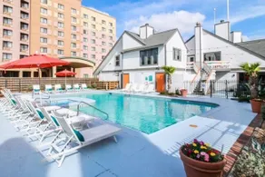 Stylish HTX Studio | King |NRG TMC| Pool & Hot Tub - Image 3