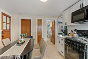 Jungle Oasis 3BR | 2Car Garage, A+ Location - Image 4
