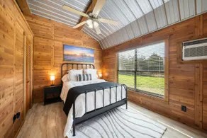 Modern Cabin with Luxury Amenities - Image 3