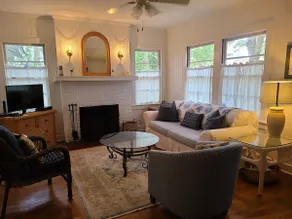 Four Oaks Cottage, SSI-walk to beach! - Image 2