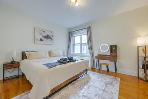 5min>Fenway:FreeParking:1100 Sqft:65inTV:KingBed - Image 3