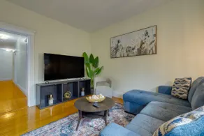5min>Fenway:FreeParking:1100 Sqft:65inTV:KingBed - Image 2