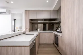 Luxury Bay View Apartment - Image 5