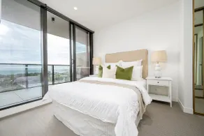 Luxury Bay View Apartment - Image 2