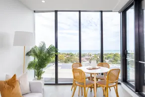 Luxury Bay View Apartment - Image 3