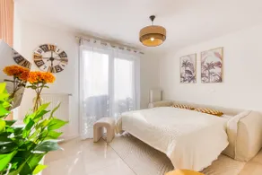 - Cozy, fully equipped one-bedroom apartment for mobility lease - - Image 3