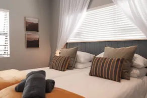 Heart House - Sunset Room - Image 5
