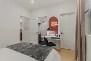 Modern 1BR near DT, Univ City, Museums, Hospitals - Image 3