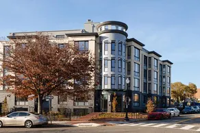 Spacious 1 Bedroom in Navy Yard - Image 4