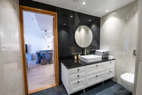 Modern 1-Bedroom Apartment - Image 4