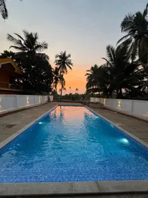 Superior Room with balcony, 5-min to beach - Image 5