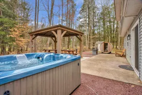 Pocono Gem | Hot Tub | Sauna | 7 mins to Skiing - Image 4