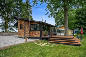 Cozy & Scenic Lakeside Retreat - Image 4