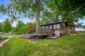 Cozy & Scenic Lakeside Retreat - Image 3