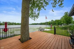 Cozy & Scenic Lakeside Retreat - Image 2