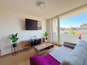 Apartment with parking, self check-in, residential neighborhood - Image 2