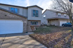 Bright, Private 3BR Duplex Unit with Parking - Image 3