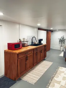 Discover Your Cozy Modern Retreat in Seattle! - Image 3