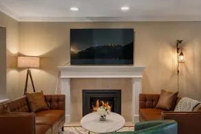 NEW Family Friendly Home - 20 Mins Downtown - Image 3