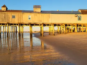 Warm 2 bedroom condo 27A, 2 minute walk to beach - Image 2