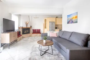 Cozy Stay Near Metro, 15 Mins to Airport + Parking - Image 2