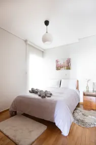 Cozy Stay Near Metro, 15 Mins to Airport + Parking - Image 5
