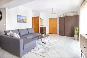 Cozy Stay Near Metro, 15 Mins to Airport + Parking - Image 4