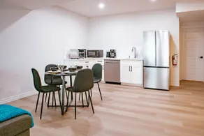Modern & spacious 2 bedroom home - Image 4