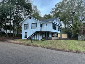 2BR 1B Upstairs Apartment. Great for long stays. - Image 3