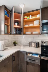 5 Min Walk to Titletown District 4 Br -2 Bath Home - Image 5