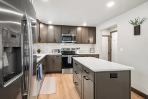 5 Min Walk to Titletown District 4 Br -2 Bath Home - Image 4
