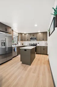 5 Min Walk to Titletown District 4 Br -2 Bath Home - Image 2