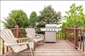 Lakefront Family Getaway - Image 5
